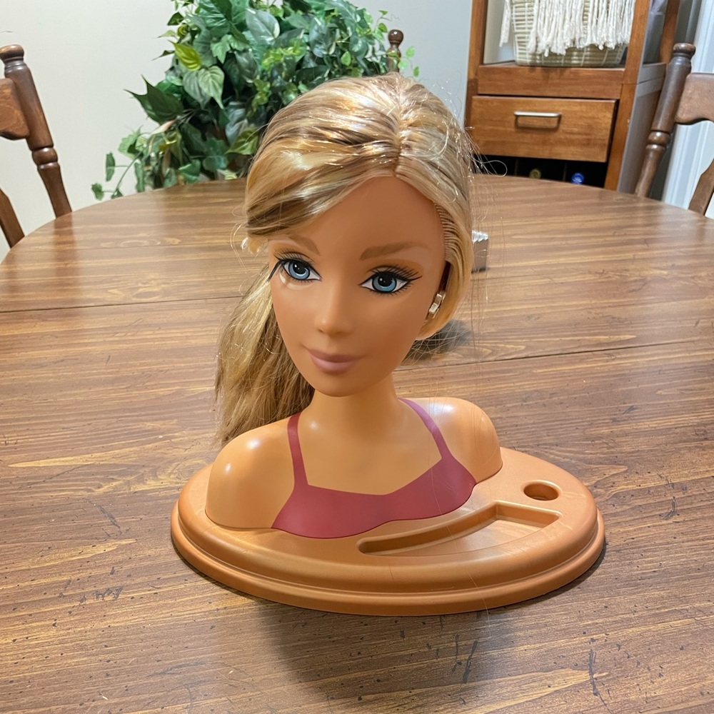Barbie hair style mannequin